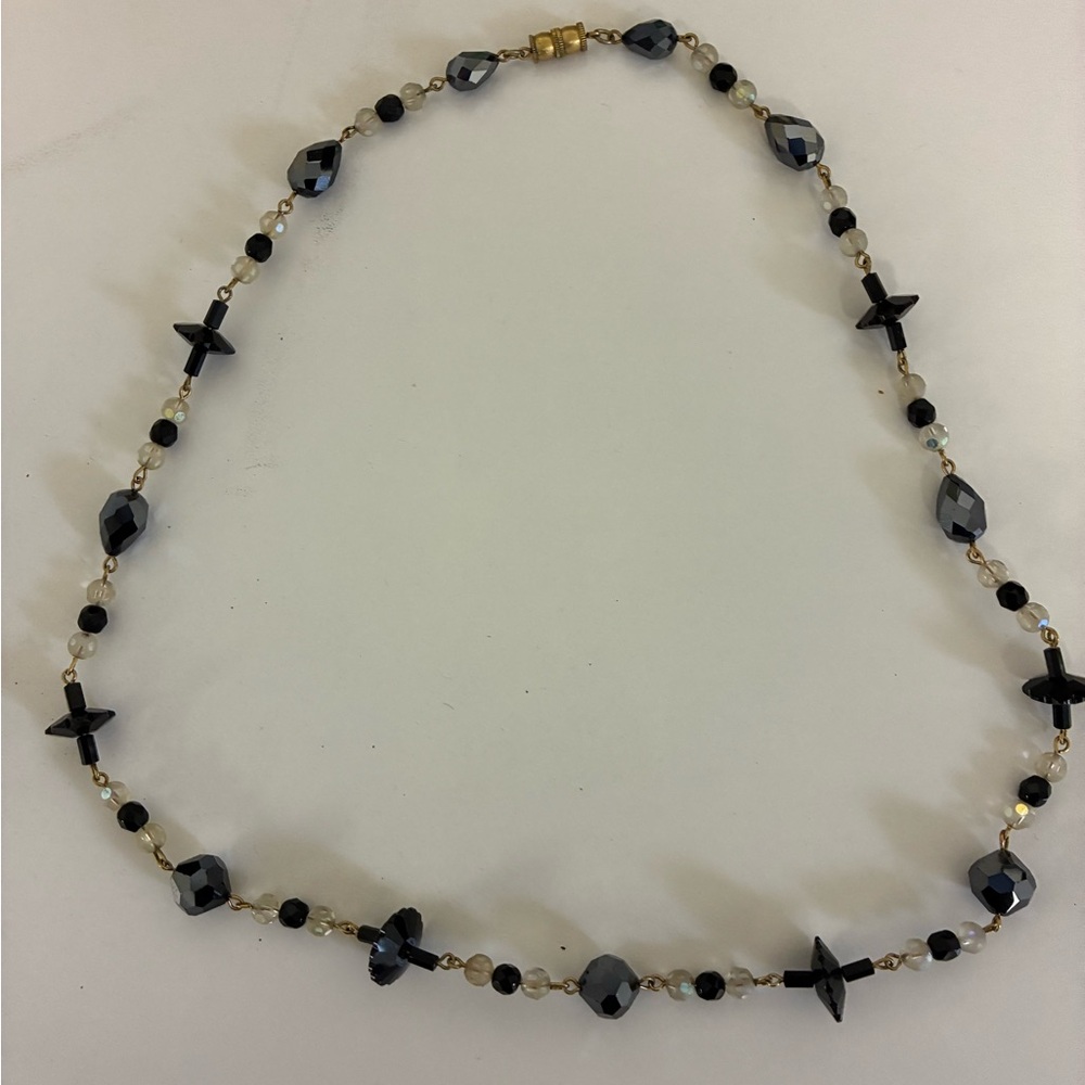 Vintage  Black and Gold Faceted Beaded Necklace.  Barrel clasp